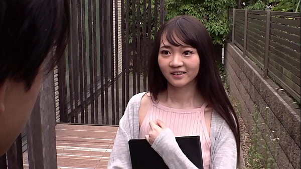 Японскую студентку развел на секс случайный прохожий